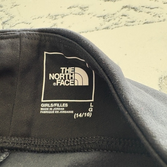 The North Face Black & Grey Leggings
Girls 14/16
Inseam 26”

Bin#0255 - Picture 4 of 4